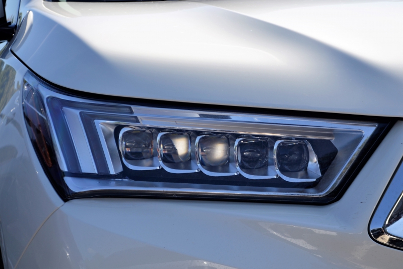 automobile-BARJOLS-min_acura-headlamp-2834131